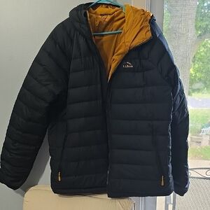 L.L. Bean Men's Tan Jacket with Blue Accents
